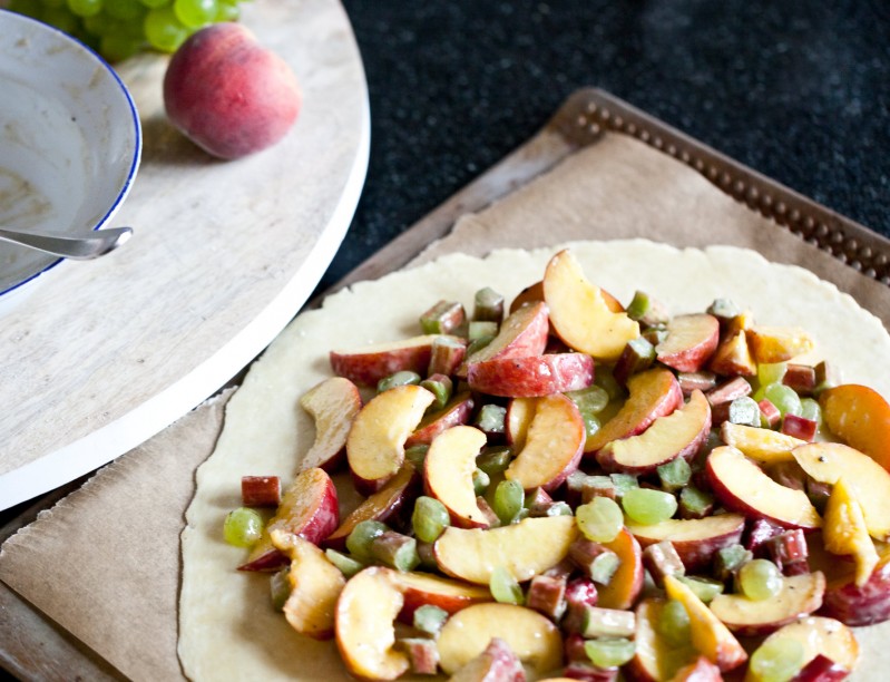 Křehký letní ovocný koláč - Galette Křehký letní ovocný koláč - Galette